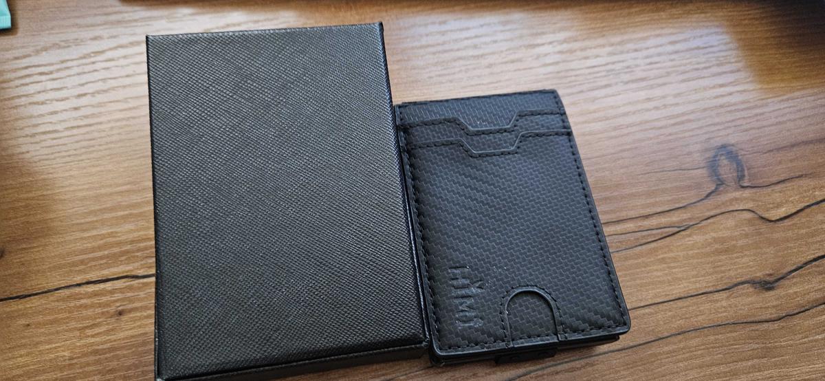 Item: Carbon Fiber Black