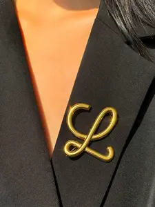 Fashion Metal Letter Vintage Brooch, High-End Design French Pin, Unique Elegance Lapel Flower for Women, Luxury Suit Accessory