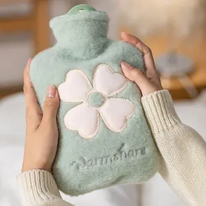 Four-leaf clover design hot water bottle, 1-piece portable plush hot water bottle, indoor and outdoor hot water bottle