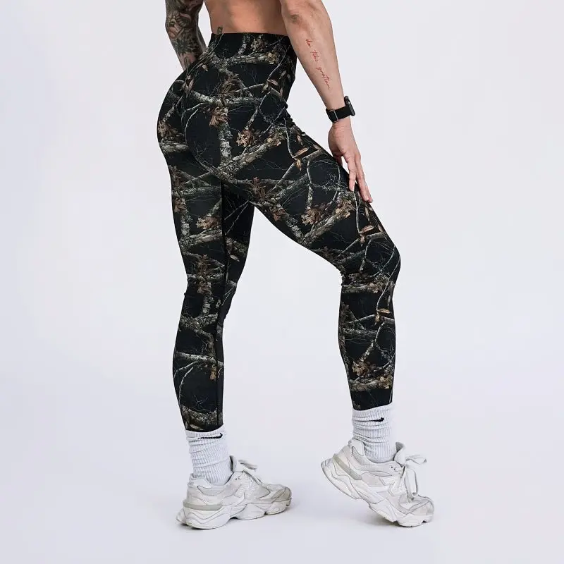 Pinnacle Seamless Scrunch Butt Legging - Black Woodland Camo
