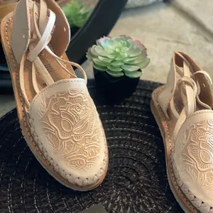 FLORAL SANDAL CINCELADOS / FLAT FOR WOMEN’S