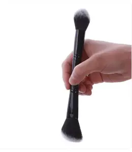 Double-Ended Blush & Highlighter Brush