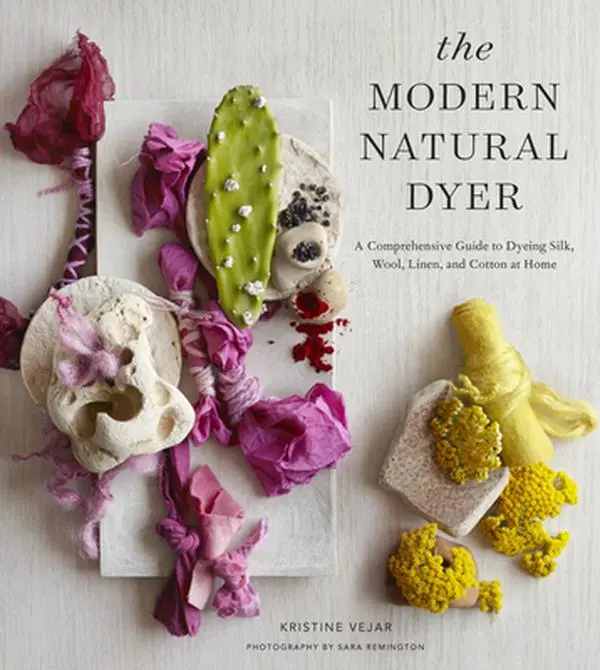 The Modern Natural Dyer: English Comprehensive Guide for Aspiring Dye Artisans - Dyeing Silk, Wool, Linen, Cotton, 20 Projects for Modern Craft Decoration at Home, Kristine Vejar, Hardcover, 9.8" h x 8.9" l x 0.9" w