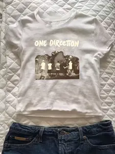 Women's One Direction Print Round Neck Fitted Tee, Vintage Trendy Casual Short Sleeve T-shirt for Daily Wear, Ladies Summer, Top