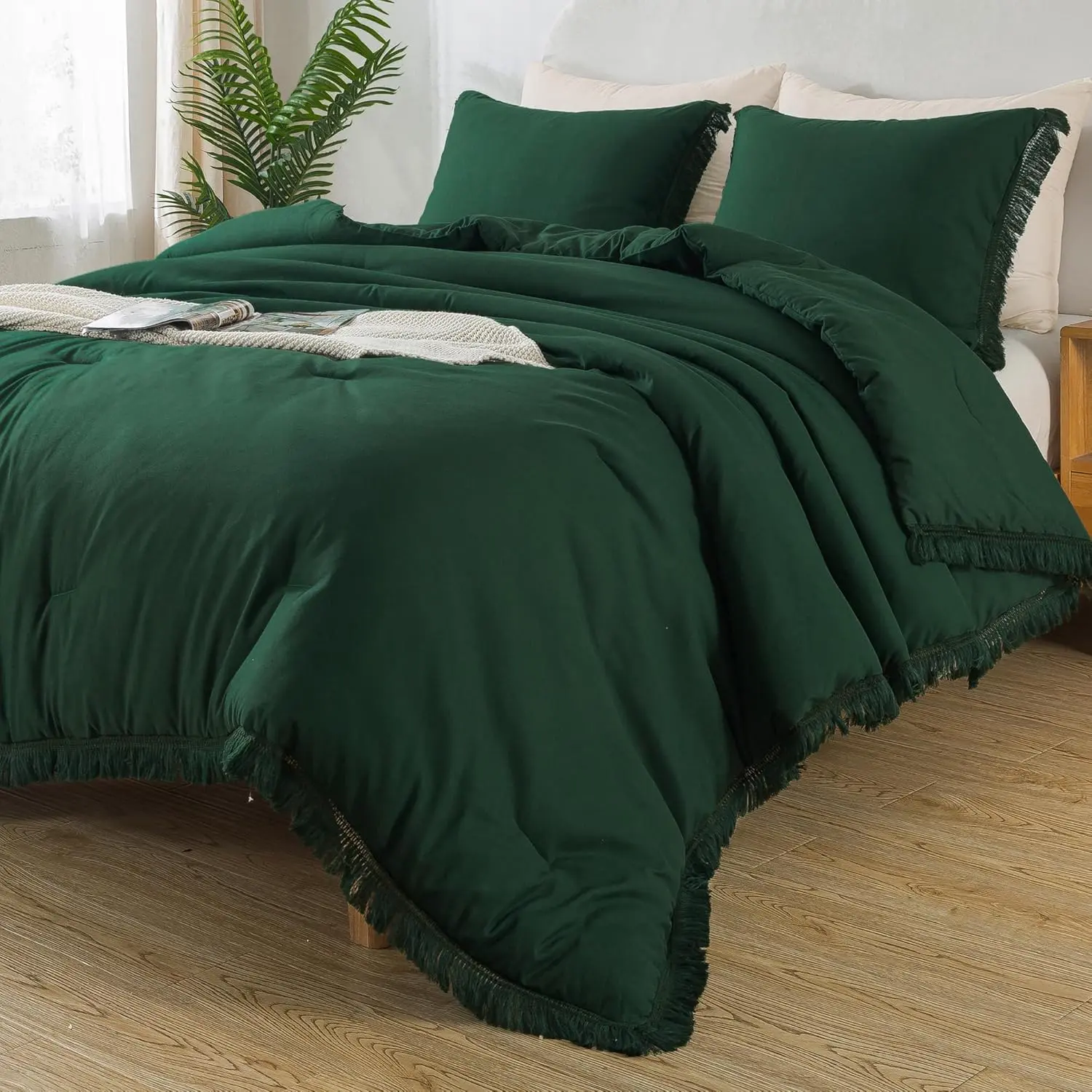 Emerald Green Twin/Twin XL Bedroom Bedding Comforter Set - 66x90In Comforter, 1 Pillowcase, Boho Lightweight Forest Tassel Design, Bedroom Bedding Set