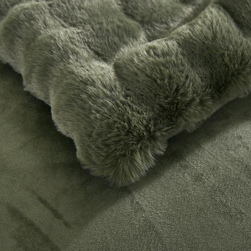 Luxury Thickened Faux Fur 4-Piece Comforter Set - Plush Bedding with Shams & Cushion, Multi-Color Options, Queen & King/Cal-King Sizes, Green