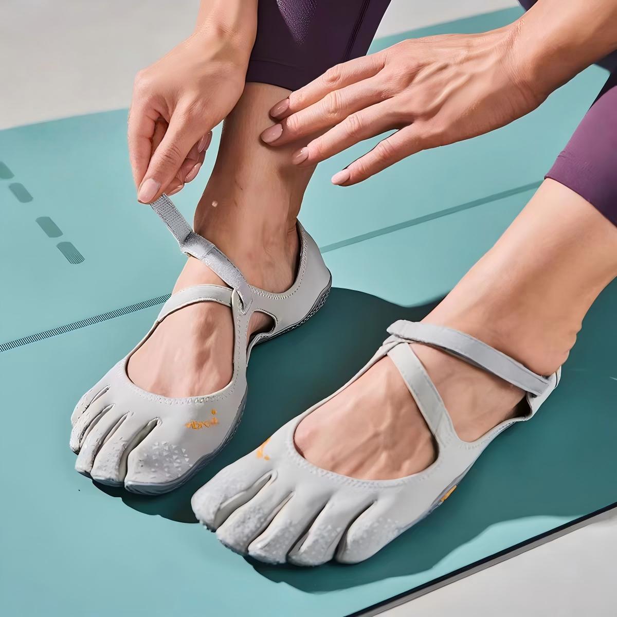 Women’s Five Fingere Shoes Yoga & Pilates Shoes – Breathable Mesh Barefoot Sneakers for Running, Dance & Fitness | Non-Slip, Lightweight, Comfortable
