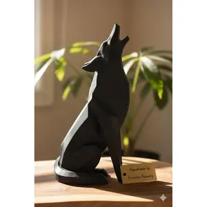 Geometric Howling Wolf Statue – Modern PLA+ Desk Decor