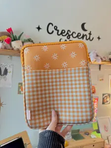 Yellow Gingham and Daisy Book & Kindle Pouch, Medium E-Reader Zip up Book Sleeve, Bookworm Gifts, Book Protector