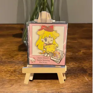 Sailor Venus x Pompompurin Spinning Enamel pin!