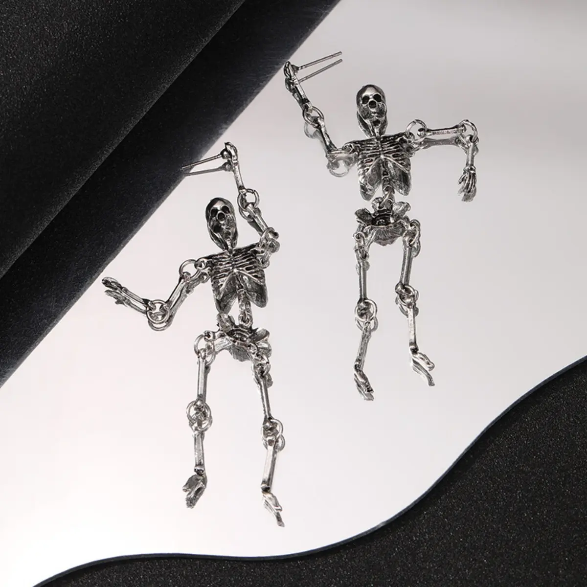 Gothic Skeleton Dangle Earrings, Silver Metal Jointed Drop Design for Women, Spooky Punk Rock Halloween Party Accessory, Halloween Earrings, Spooky Gothic Skeleton Design