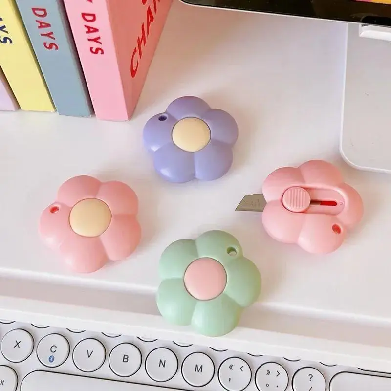 Mini Flower Design Utility Knife, Retractable Paper Cutter, Portable Pocket Knife, Multifunctional Stationery Office Supplies for Home School Dormitor