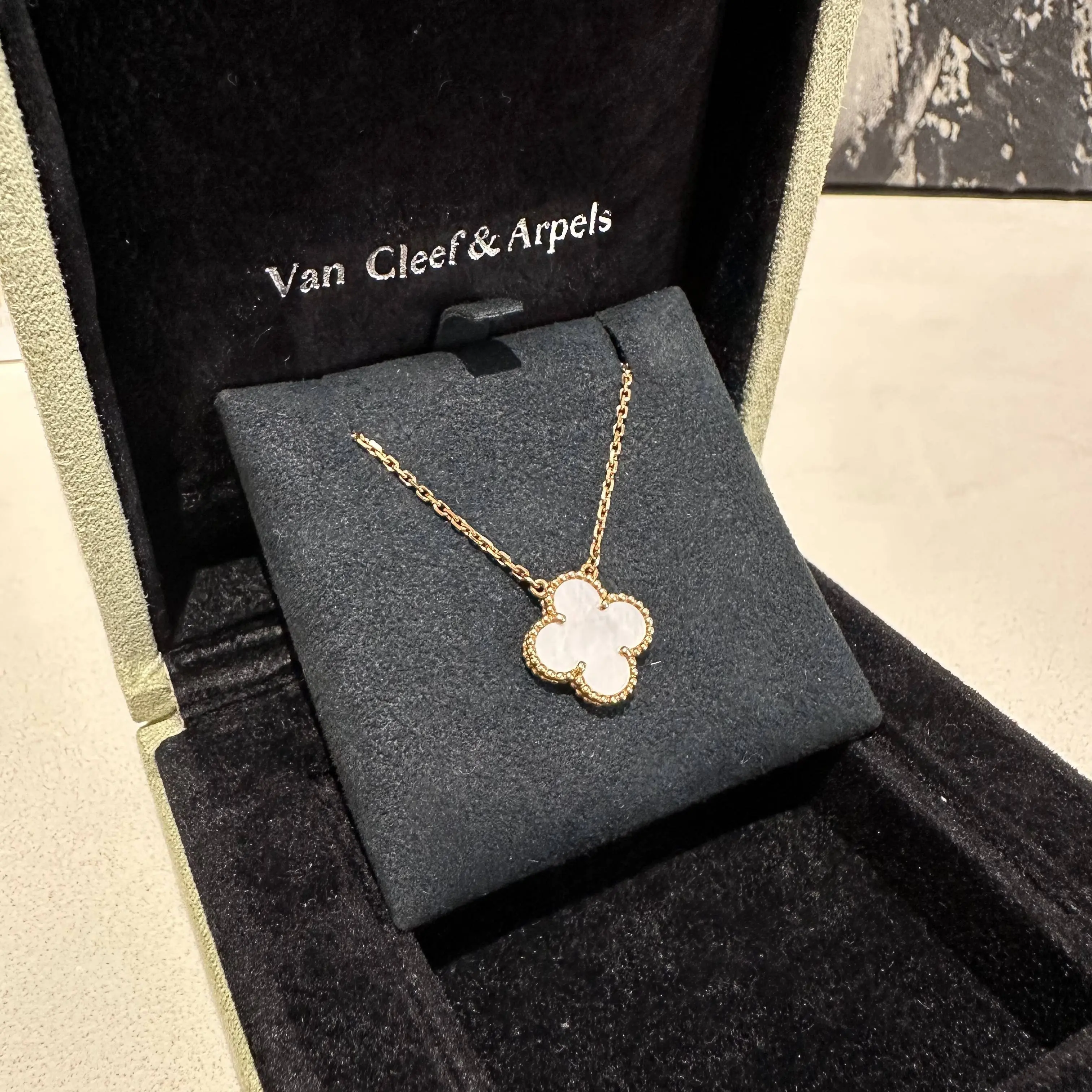 Pre-owned Van Cleef & Arpels Four Leaf Clover Pendant Necklace in Gold Tone with White Shell Accents