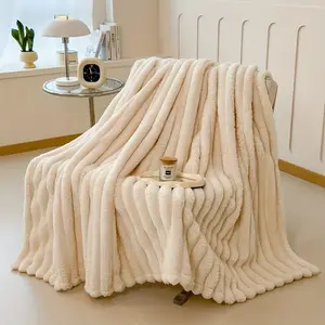 Ultra-Soft Plush Blanket, Cream Color Design, Soft and Skin-Friendly, Warm and Comfortable. Suitable for Beds, Sofas, and Home Decor, Ideal Gift for All Seasons.