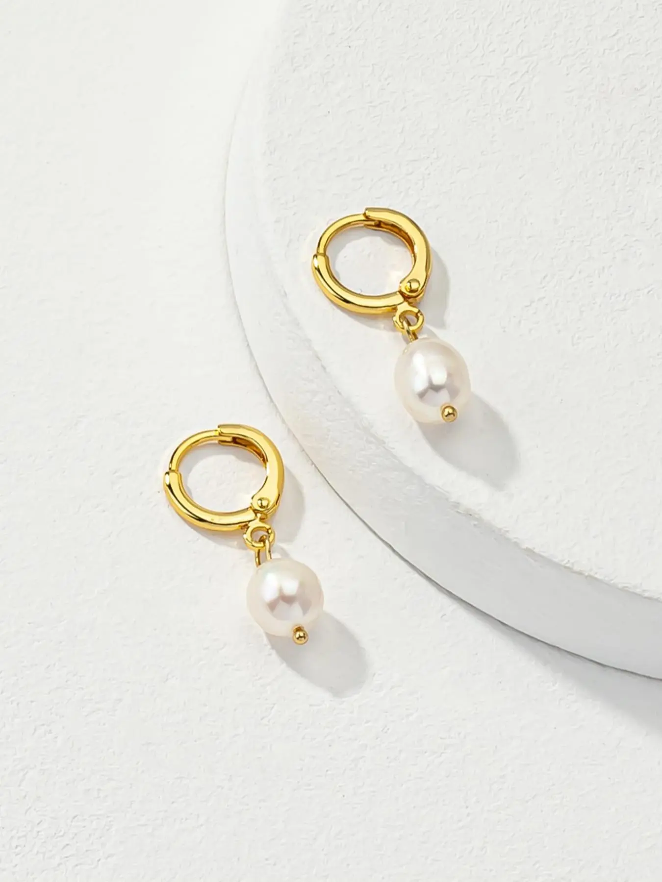 Women's 1 Pair Unique Faux Pearls Decor Dangle Fashionable Hoops Shape Earrings, Dainty Fashion Jewelry, Casual All-match Jewelry for Girls Gift, Simple Classic Fashion Accessories for Daily Wear