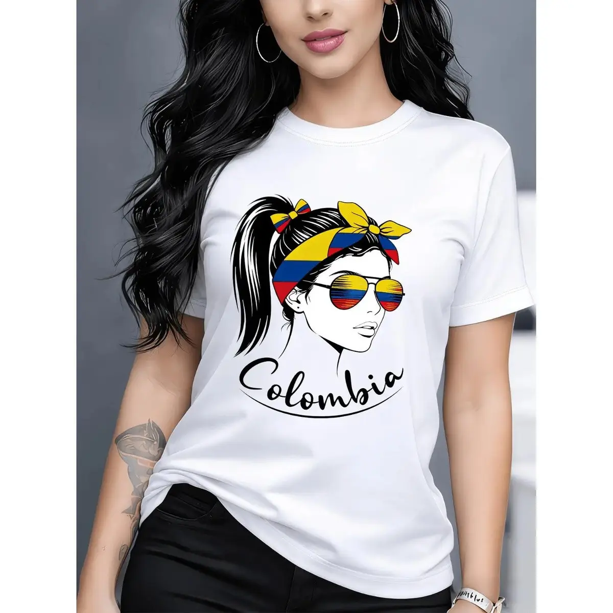 Women's Casual Trendy Tee - Sporty Chic Regular-Fit Outdoor Sport Top with Colombian Flag Theme, Female Portrait Print, Comfortable Fabric, No, Standard Sizes, Shortsleeve, Tshirt