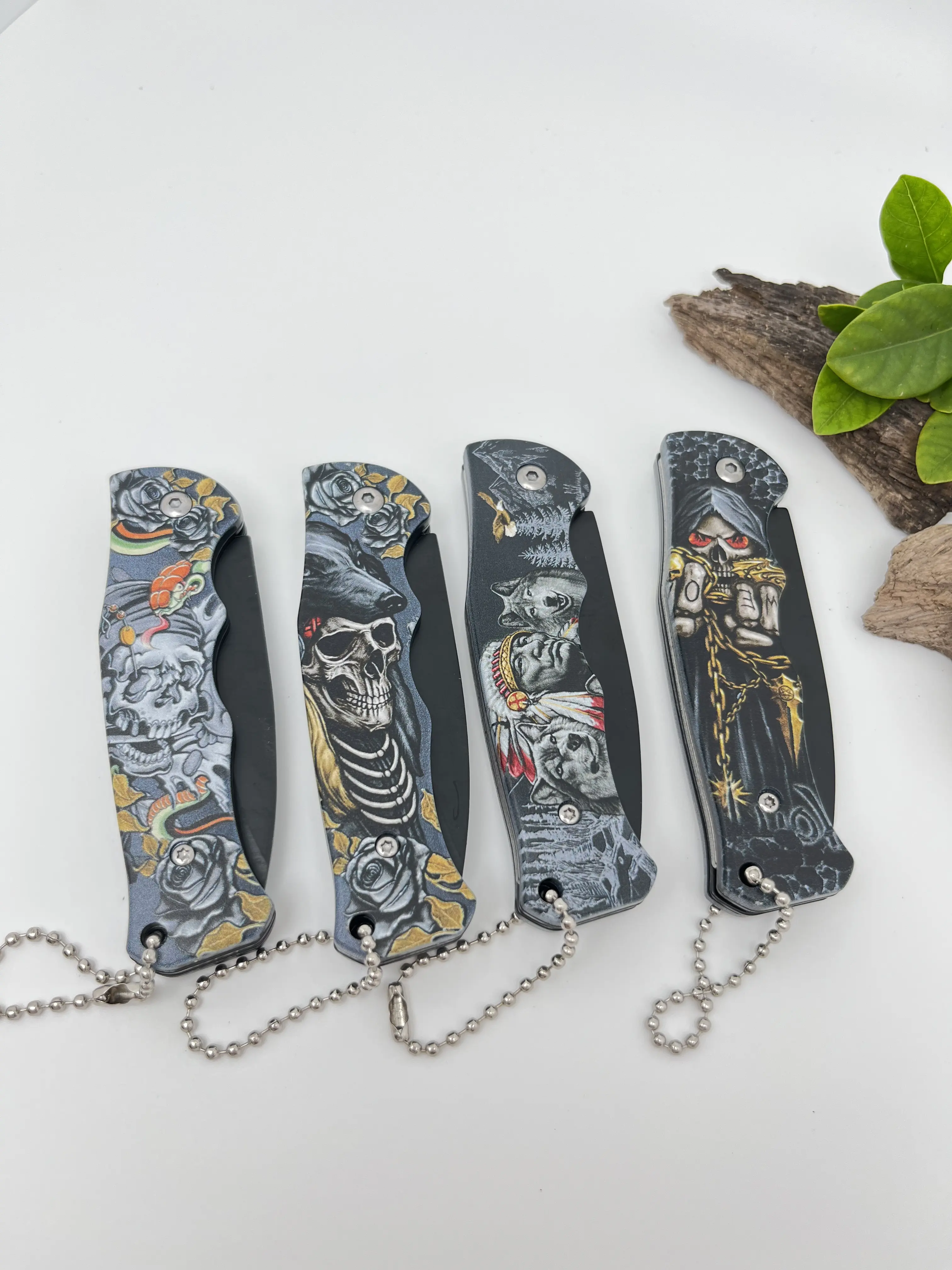 Men's 4PCS Folding Pocket Knives with Mysterious Skull Design Handle, for Outdoor Camping, Hiking, Gift