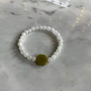 White Jade and Serpentine Stretchy Bracelet