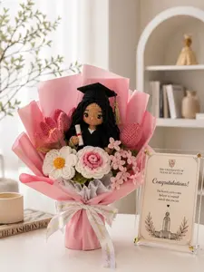 Custom Crochet Graduation Bouquet Class of 2026, Personalized Graduate Doll with Handmade Flowers, Cute Senior Gift for Her,Graduation Keepsake, Unique Handmade Grad Bouquet Gift