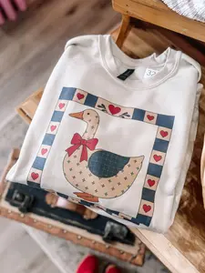 Granny Goose | Tshirt or Crewneck