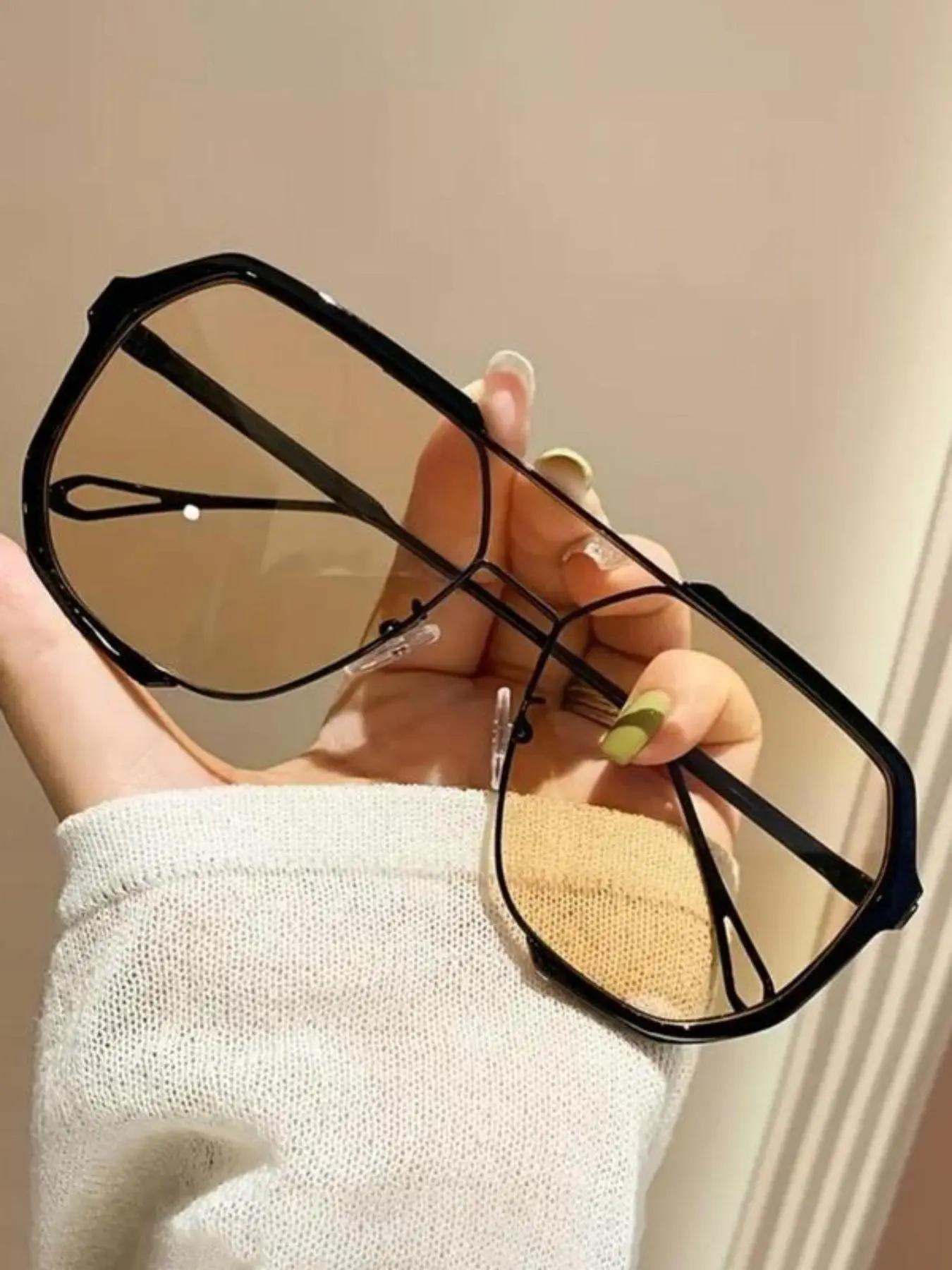 1 pair of 2026 trendy flat-top frame sunglasses, suitable for women's stylish aviator design, exclusive trendy style for men, travel essentials, suitable for driving and back-to-school season, retro 80s style, provides UV protection