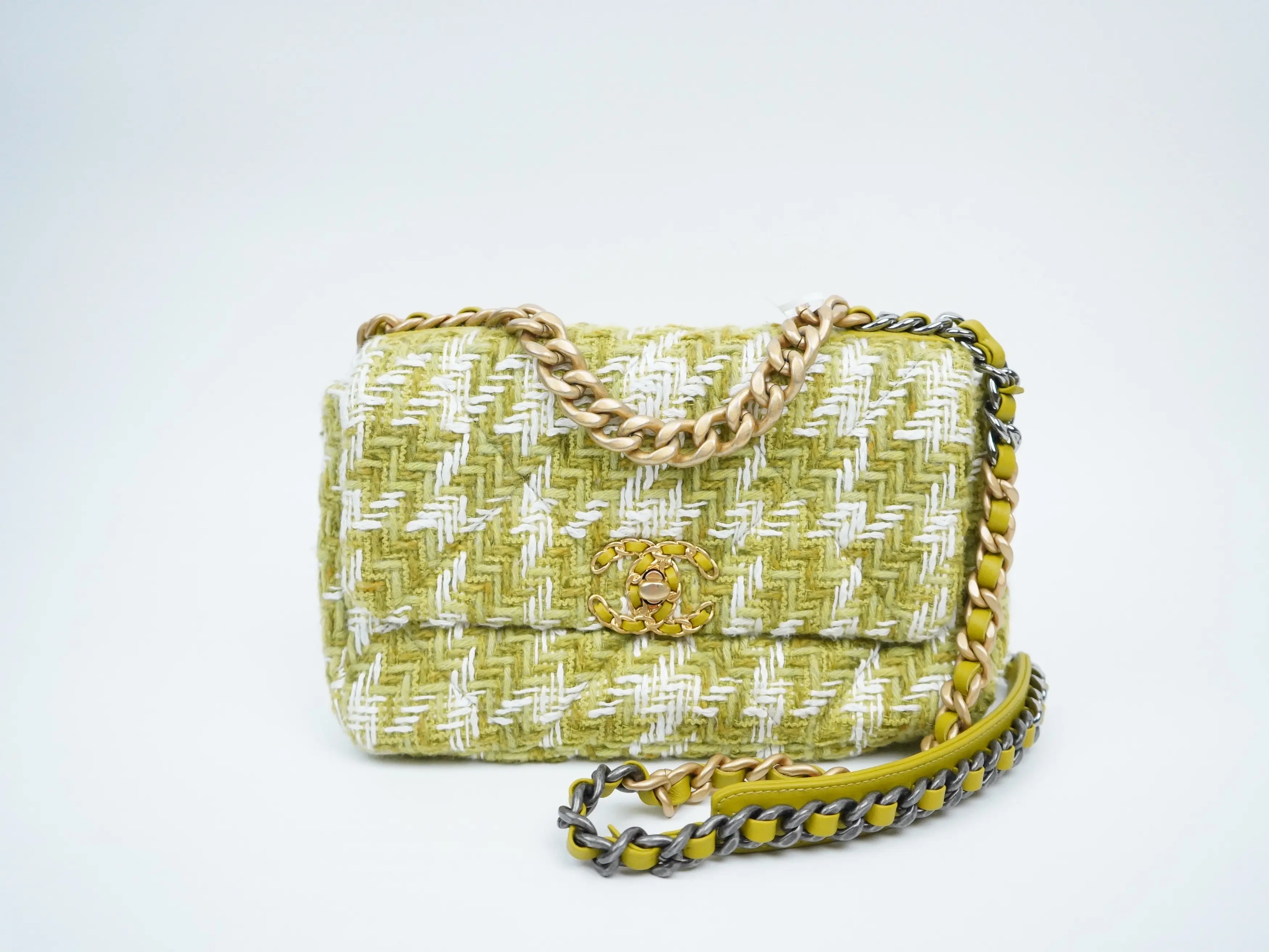 Pre-owned CHANEL tweed Crossbody Bags Woven Quilted 19 Flap Bag