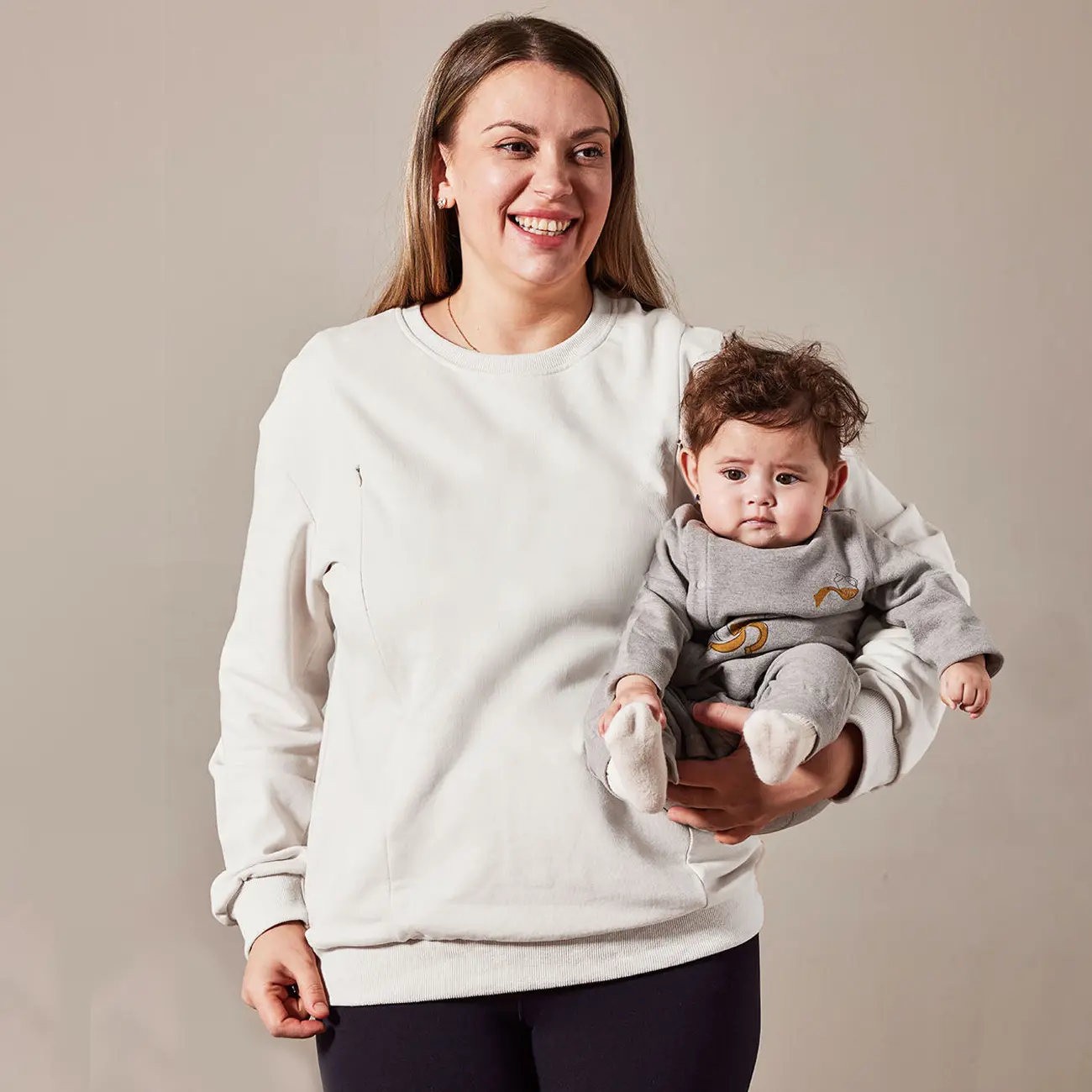 GIFTIFYMAMA Women's Maternity Graphic Print Sweatshirt, Casual Crew Neck Cotton Pullover with Side Cut Out Zippers for Breastfeeding