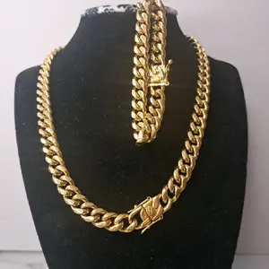 Cuban Chain, Monaco Unixex with its bracelet, is a set of Stainless Steel with 14k bath for Daily Use, can be wet, Elegant and Fashionable.