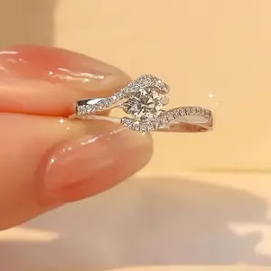 Minimalist imitation moissanite ring, couple's gift, light luxury high-end niche design, wedding diamond ring, hand jewelry