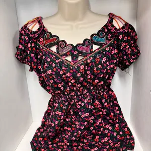 Blusas con Tela Frescas Diseños de Corazones y Flores Ideal para Verano Hermoso Blusa Livinita con Bordado de Flores Multicolores - Top, Shirts