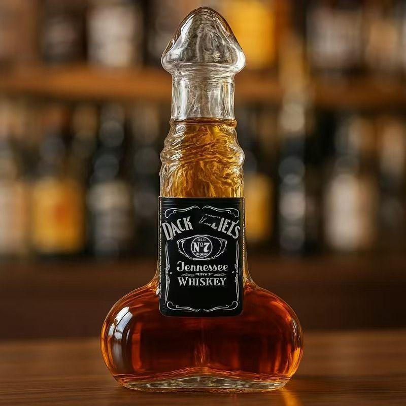 Creative Whiskey Bottle Glass Ornament - Stylish & Playful Décor - Exclusively for Men - Eco-Friendly Materials - An Ideal Gift for Fathers - Glass Decanter (Suitable for Brandy, Wine, Vodka) - Unique & Personalized Corporate Gift - Versatile Glass Bottle