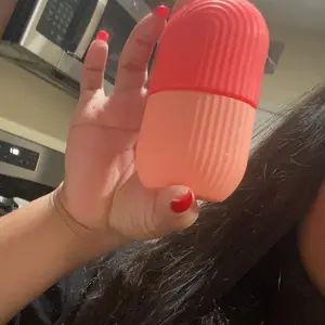 Product Review of Ice Face Roller, DIY Face Massage Roller, Facial Ice Roller for Face, Eyes & Joints, Ice Compress Skin Care Tool for Women & Men, Facial Care Tools from T**e