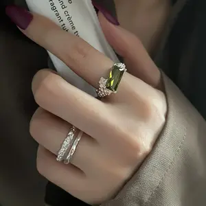 Elegant emerald green 925 sterling silver ins ring for women, light luxury niche zirconia ultra-shiny open ring