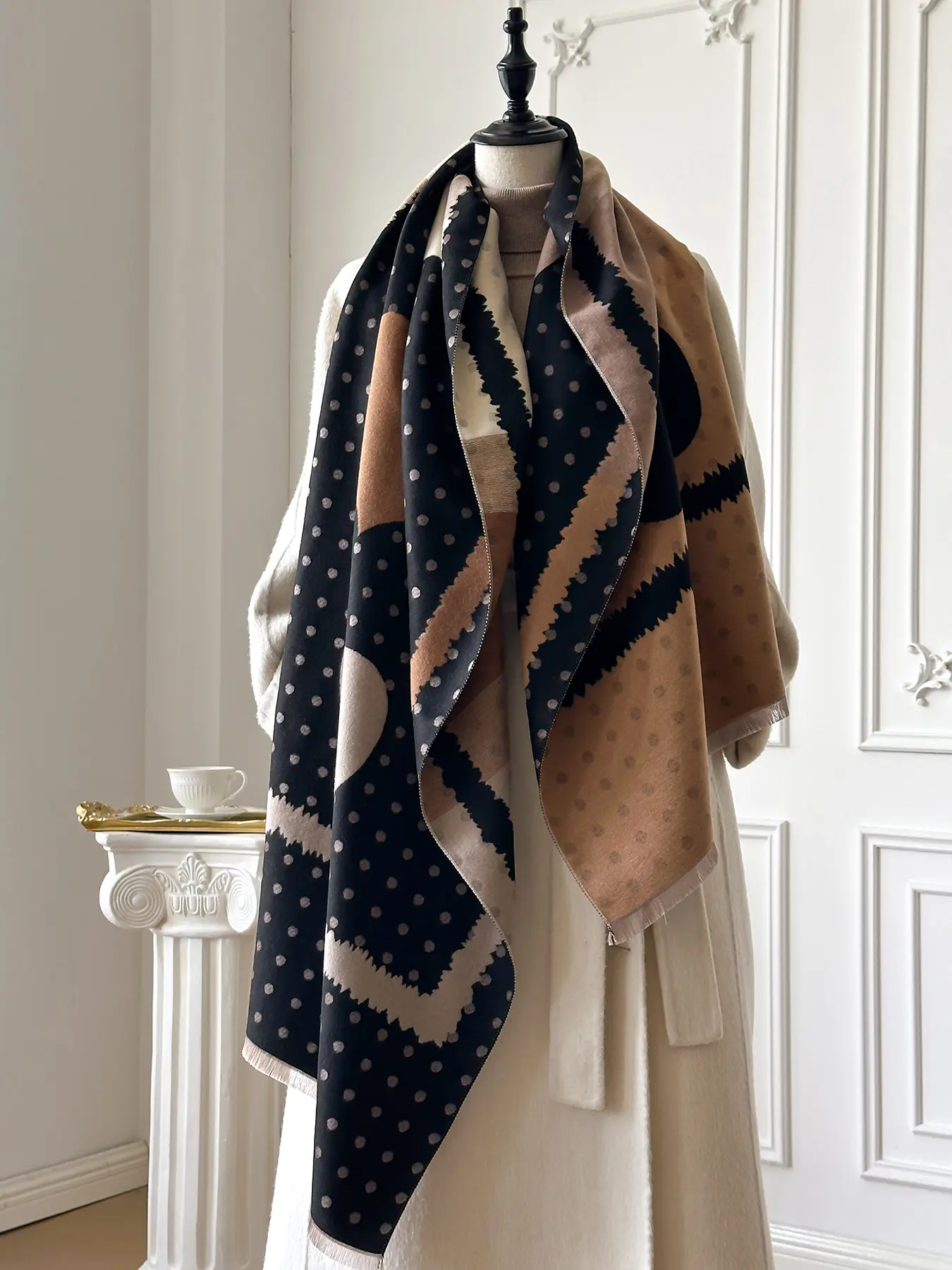 トップス BEEDEN DOTS SCARF NECK TOPS Chiffon top with polka-dot print and scarf detail in Black for