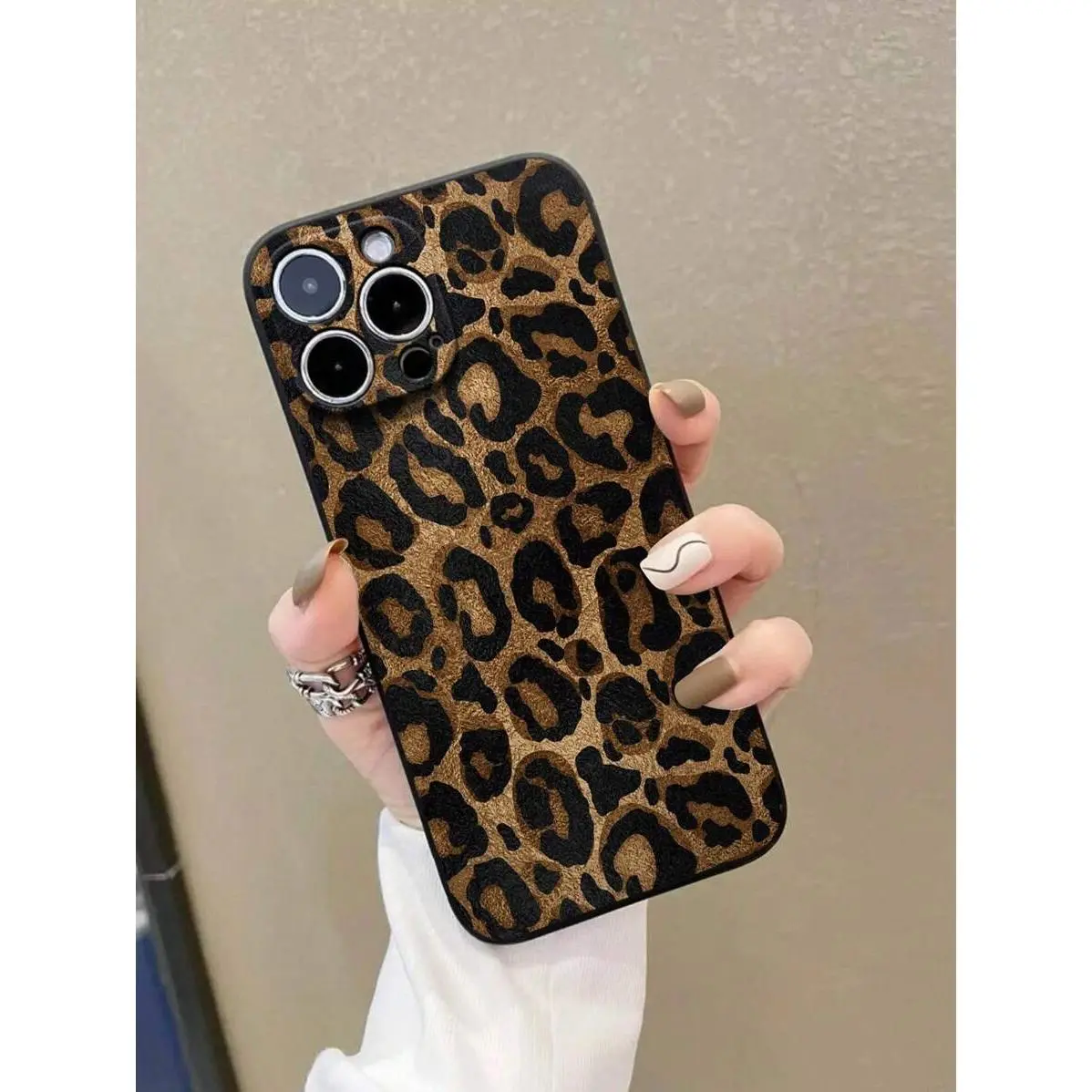 Shockproof Heavy-Duty Smartphone Cover - Cheetah Leopard Print, Colorful Straight-Edge Minimalist Design, Protective Cellphone Accessory Compatible with iPhone X, 11, 17 Series, Protection