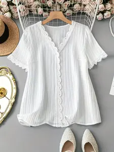 Plus Size Casual Lace Trim Top, Women's Loose-Fitting Short Blouse, Comfortable Daily Wear, Stylish Floral Design, Perfect for Spring & Fall