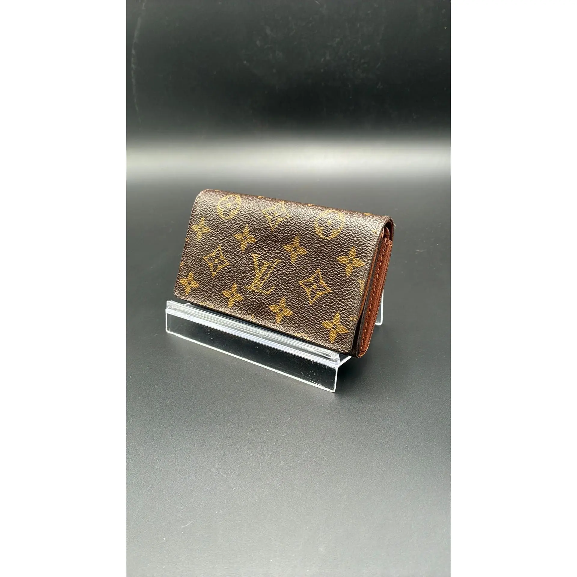 Pre-owned Leather Luxury Bags & Accessories Burberry Canvas Clutch Bag Date Code: SD4125. Entrupy ID: WYMXXGD.