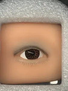 Realistic lash mannequin