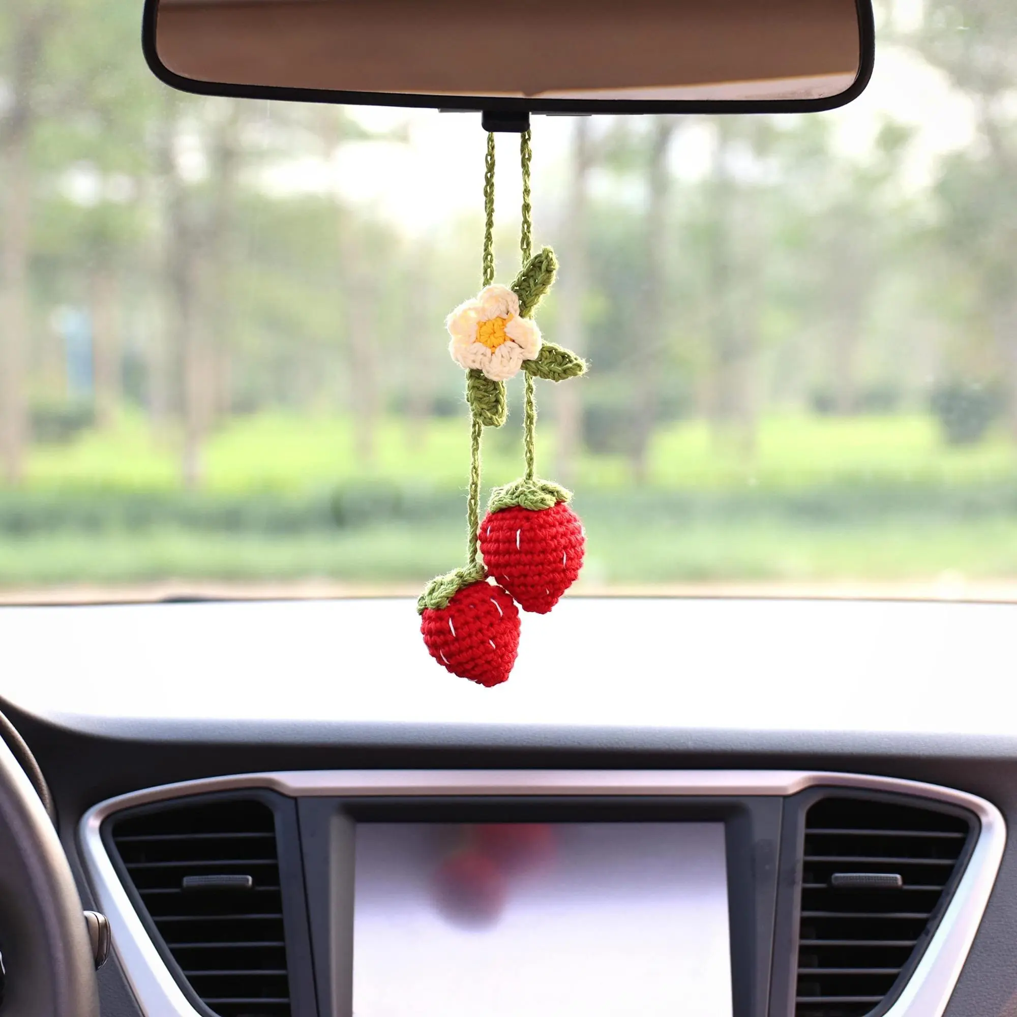 Cute Strawberry Design Car Rearview Mirror Hanging Ornament, Handmade Car Mirror Pendant, Car Accessory, Car Ornaments, Multipurpose Car Interior Decorative Decoration Accessories for Car Home