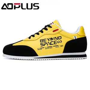 Yellow and black contrast-colored retro shoes, trendy letter-style casual sports shoes, men's classic outfit, outdoor travel, must-have for trendsetters