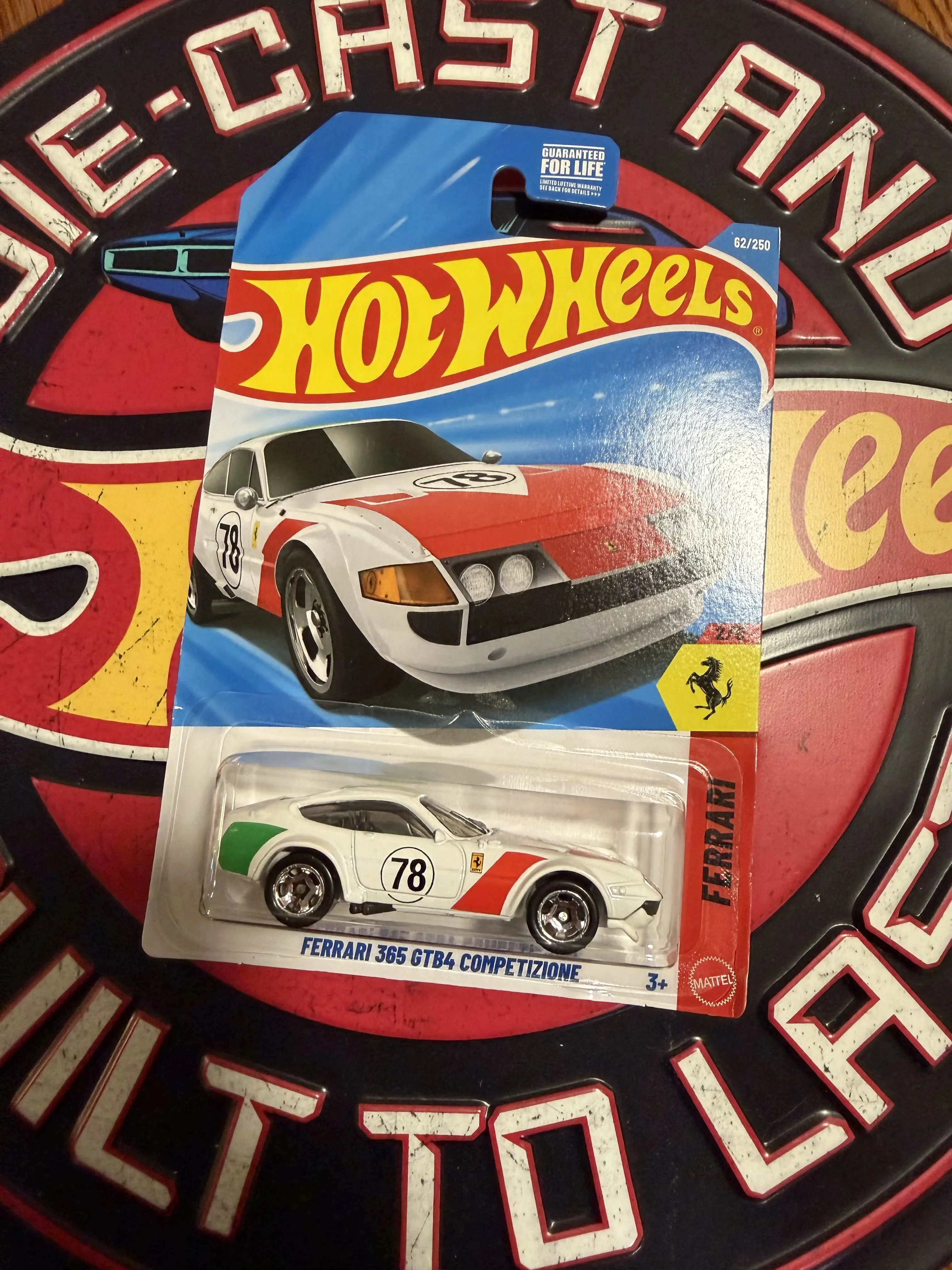 Hot Wheels F40 Competizione Mainline Collectible Model Car, Classic Novelty Toy for Hobby Enthusiasts