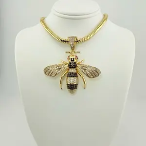 Bees Pendant with Round Necklace - Elegant Design