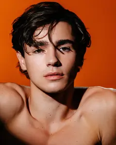 The Face Filter Skin Tint with Hyaluronic Acid and Chlorella Extract