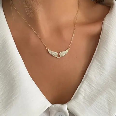 Women's Wing Design Oxidized Zirconia Sparkle Pendant Necklace, Sparkling CZ Necklace, Luxurious Jewelry Gift, Exquisite Chain Jewelry, Elegant Fashion Accessory for Women