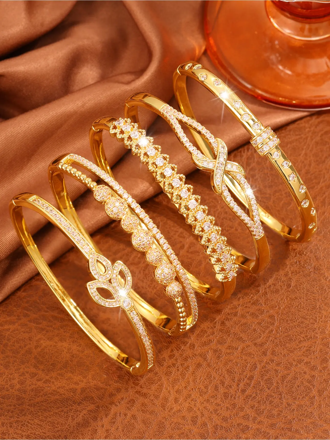 5-piece elegant and luxurious copper inlaid diamond bracelet set, suitable for both women and men with high-quality and fashionable sparkling bracelets, Rhinestone Decorated Bracelet, durable and trendy accessories for daily travel, Fashionable Jewelry