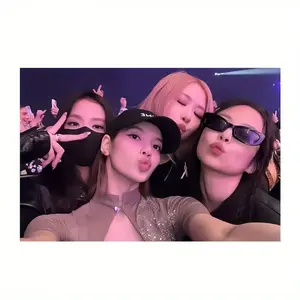 1 piece of Lisa K-Pop group poster decorative tapestry, featuring black and pink makeup,suitable for decorating a simple bedroom, dormitory,or game room - an ideal gift for K-Pop idol fans,suitable for girls,women,and teenagers， funny tapestry durable man