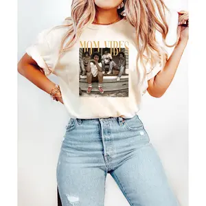 Black Woman Retro 90’S Mom Vibes Shirt, Sitcom Moms, Funny Mom, Mother's Day Gift, Cool Mom Gifts, Unisex Sweater Pullover Tee