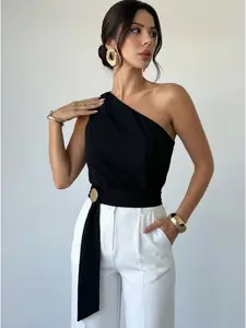 French-style elegant one-shoulder ribbon top, sleeveless camisole with metal buckle decoration for sexy and trendy girls, suitable for office commuting and professional workplace style