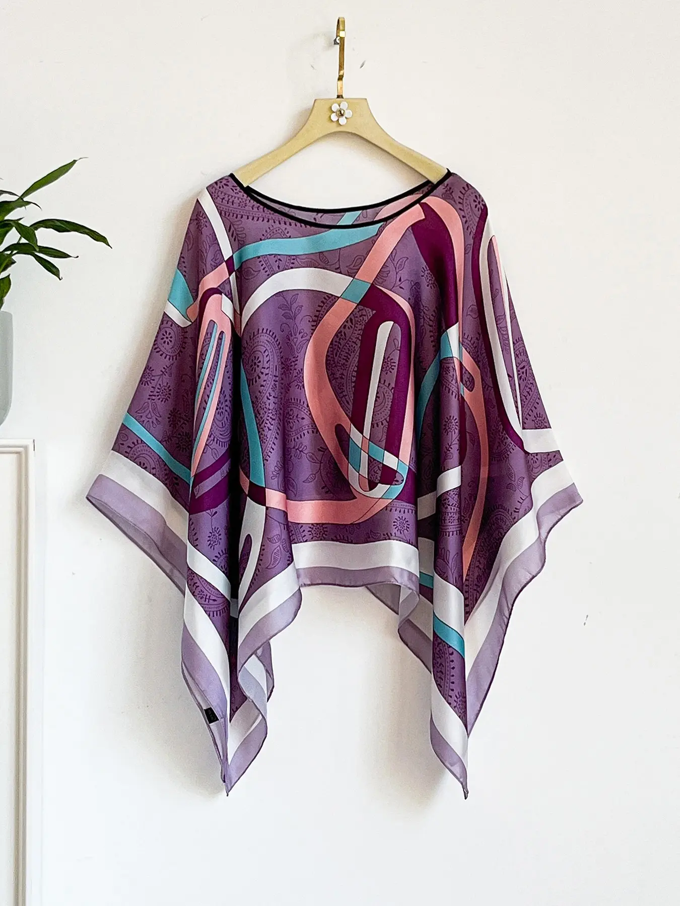 French Luxury Chain Print Silk Feel All Season Shawl, Boho Style Shawl, Windproof Sandproof Soft Scarf Wrap, Fashionable Versatile Accessory for Stylish