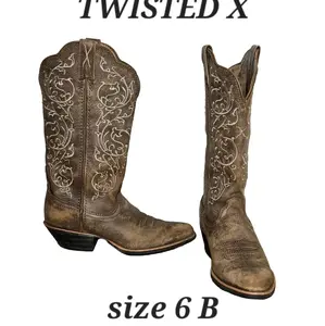 Twisted X Brown LeatherCowgirl Boots *PREVIOUSLY LOVED* Mid-Calf almond pointed toe